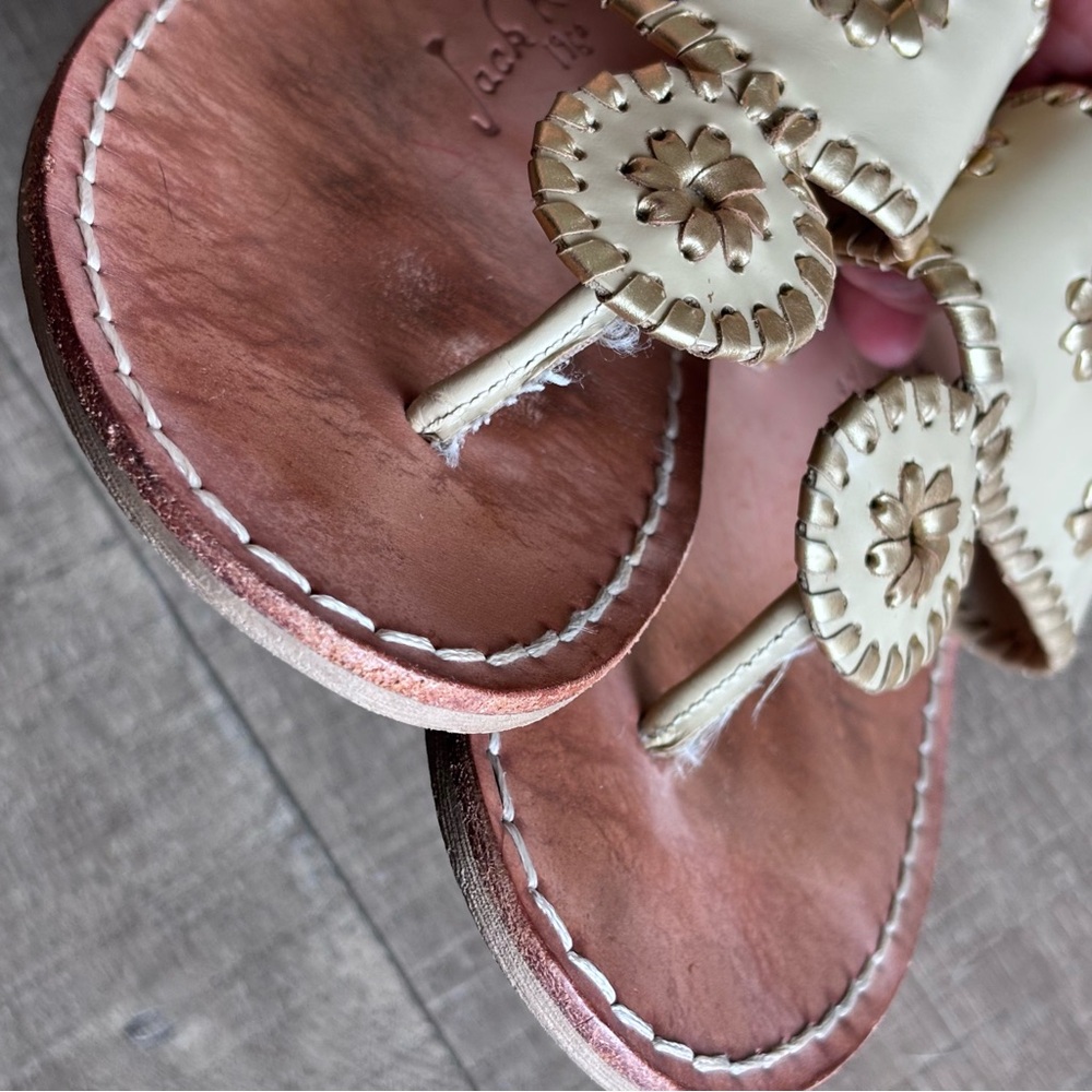 Jack Rogers Tan & Gold Flat Thong Sandals Casual Summer Footwear Size 9 - Picture 8 of 16